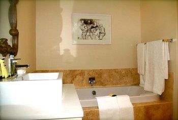 Highlands House Hotel Harare Bagian luar foto